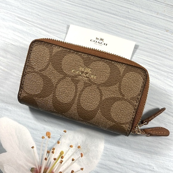 🌺 COACH SIGNATURE CARD HOLDER DOUBLE ZIP AROUND CASE BAG - Picture 1 of 7